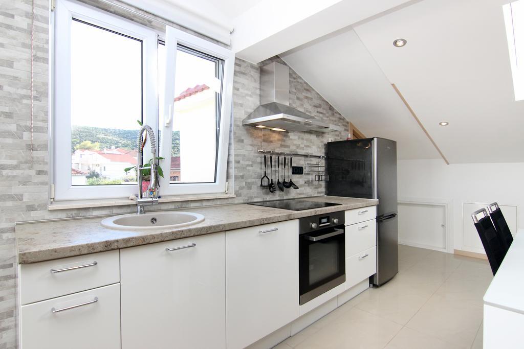 Apartment Pika Smokvina 2A Vinišće Habitación foto
