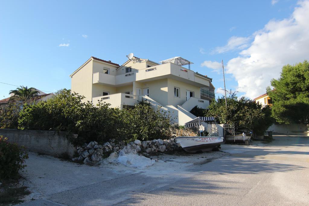 Apartment Pika Smokvina 2A Vinišće Exterior foto