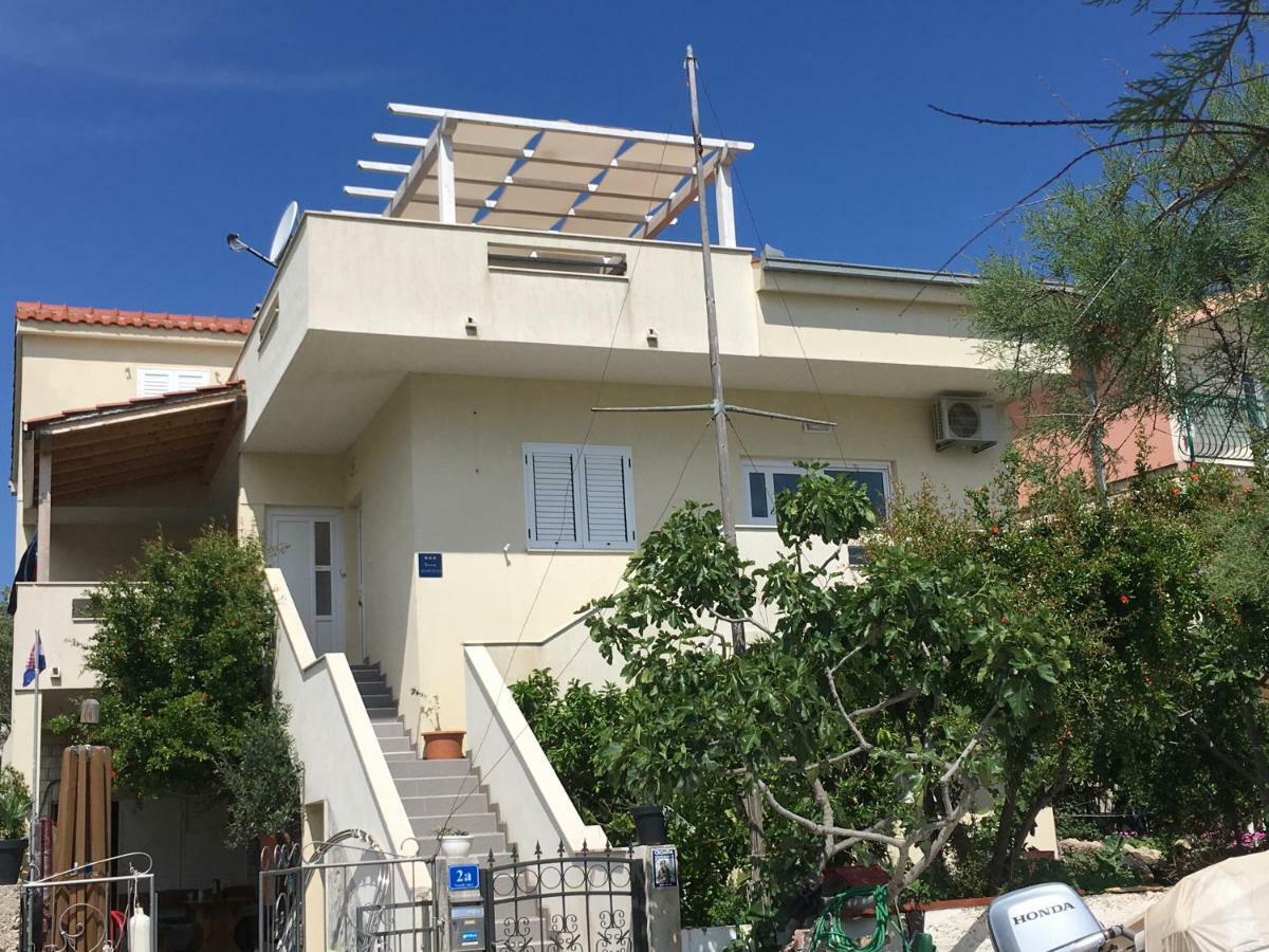 Apartment Pika Smokvina 2A Vinišće Exterior foto